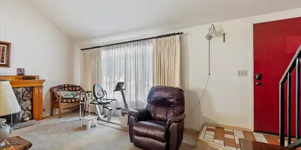 Image 3: Living Room