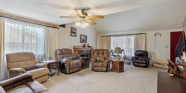 Image 4: Living Room