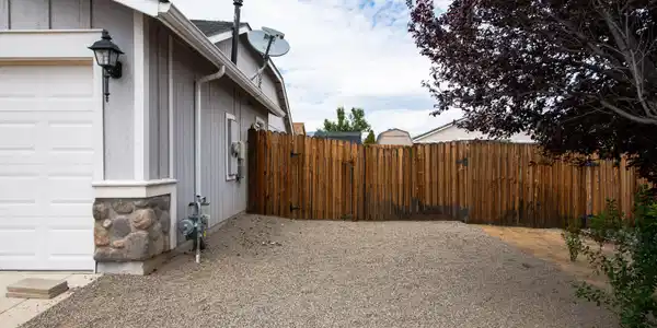 Image 4: 832 Laca St new-3
