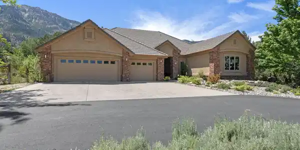 1030 Lakeside Drive