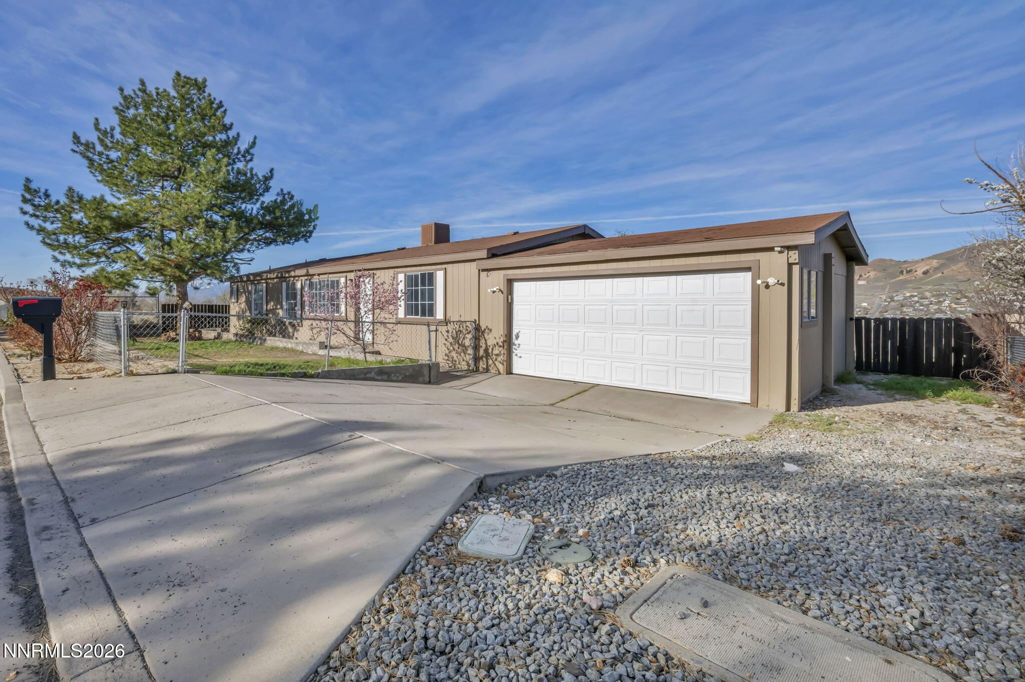 Image 2: 4-web-or-mls-605-wall-canyon-dr