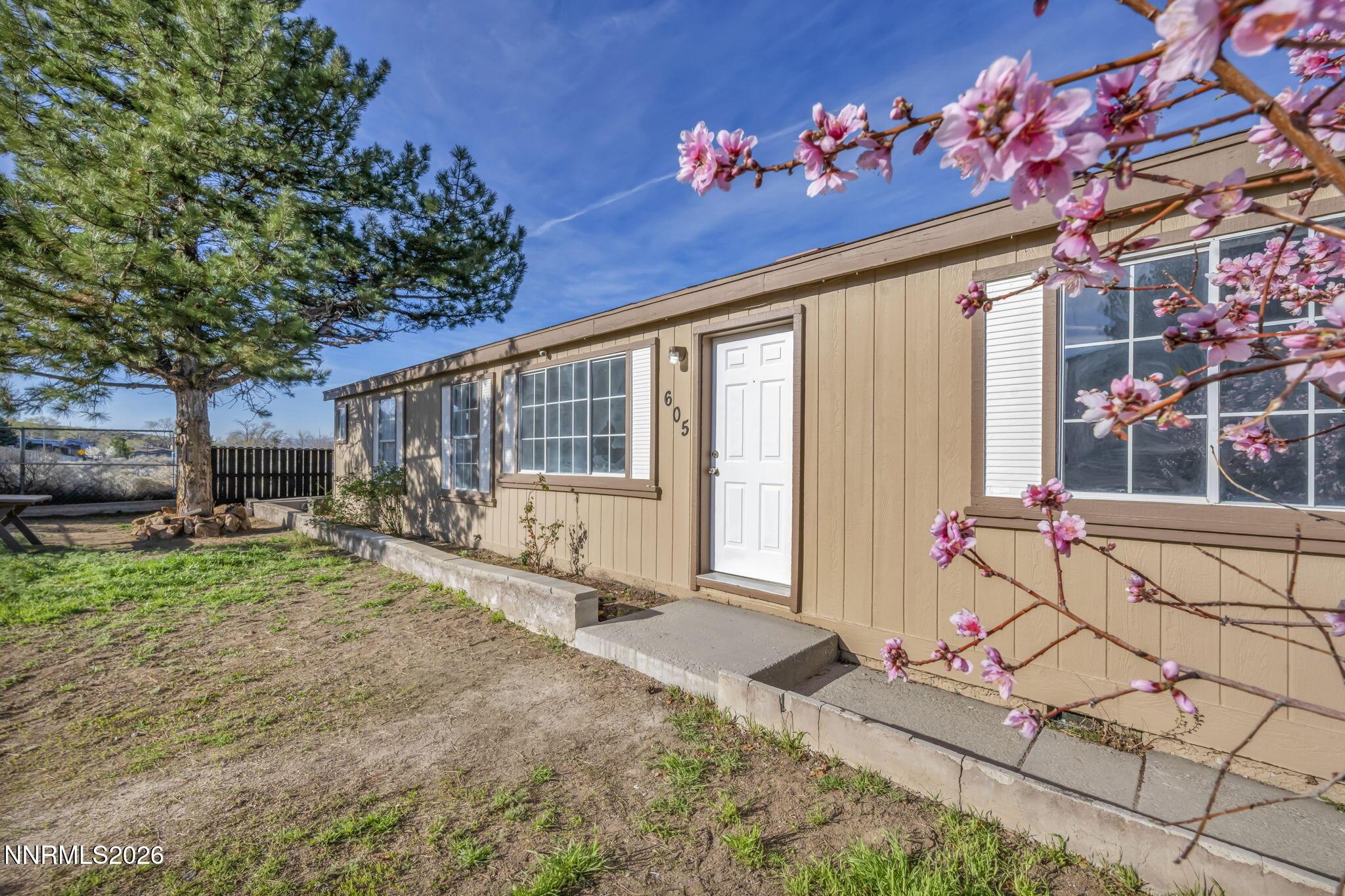 Image 4: 5-web-or-mls-605-wall-canyon-dr