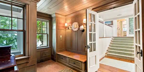 Image 3: Entry Foyer