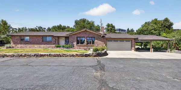 5505 Point View Way