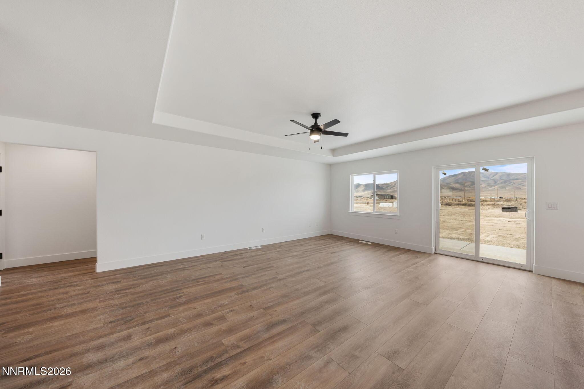 Image 3: Living Room