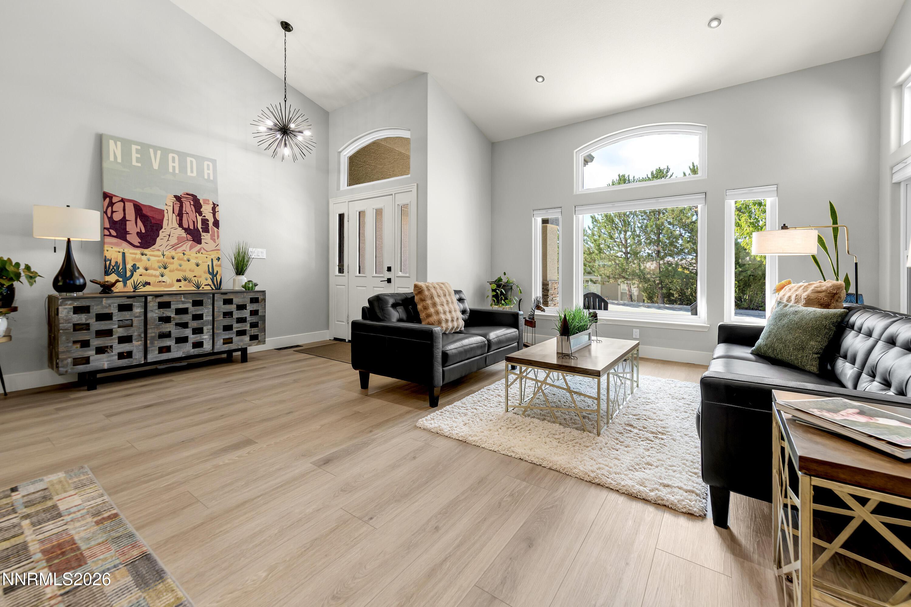Image 4: Entry and living area