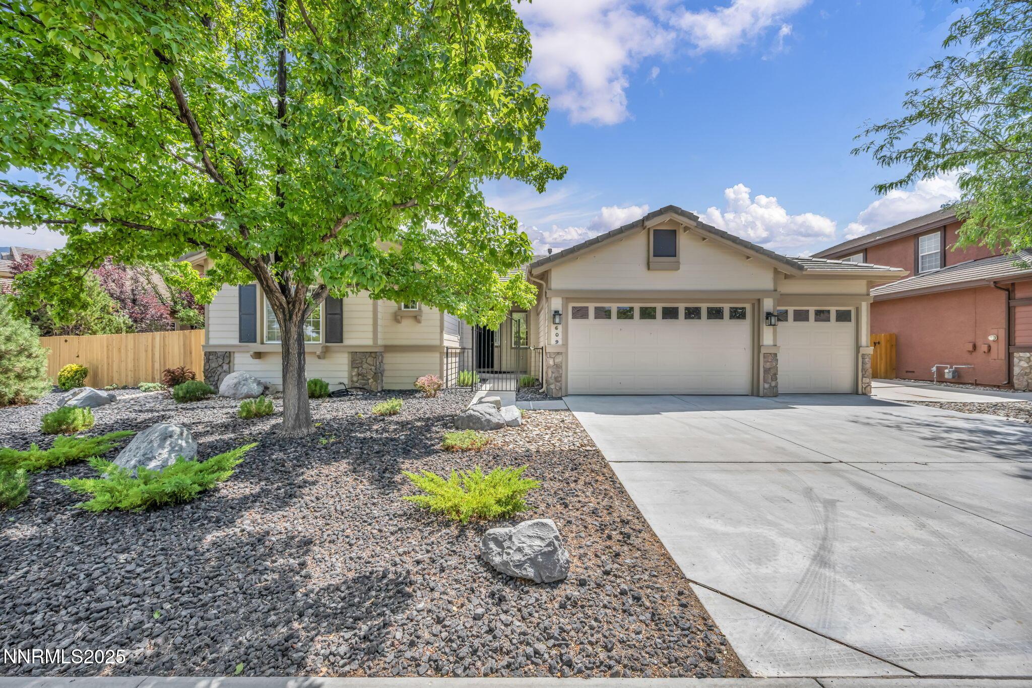 Image 1: 2-web-or-mls-609-st-andrews-dr