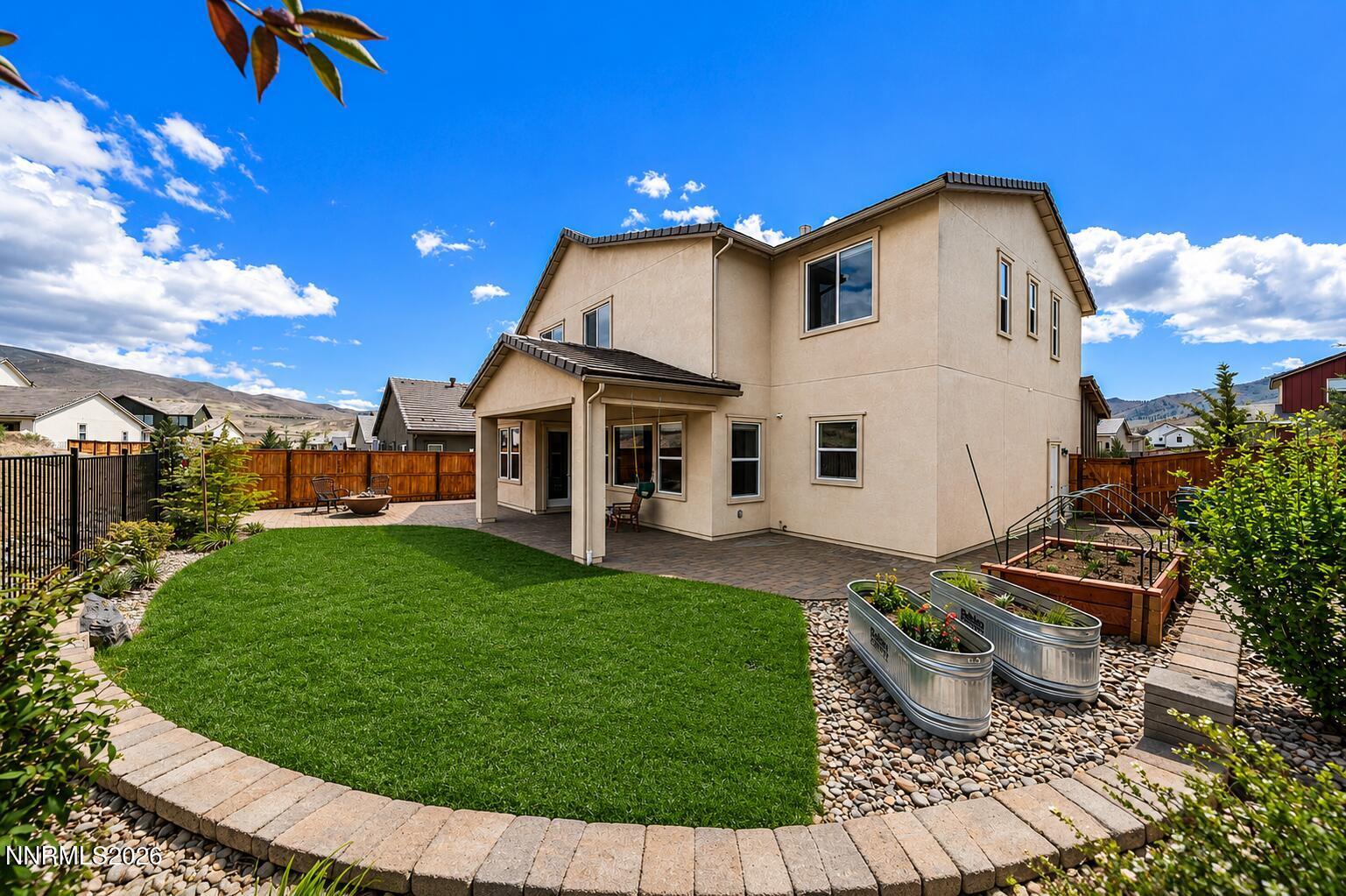 Image 3: Back Yard