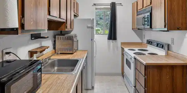 Image 4: kitchen 2