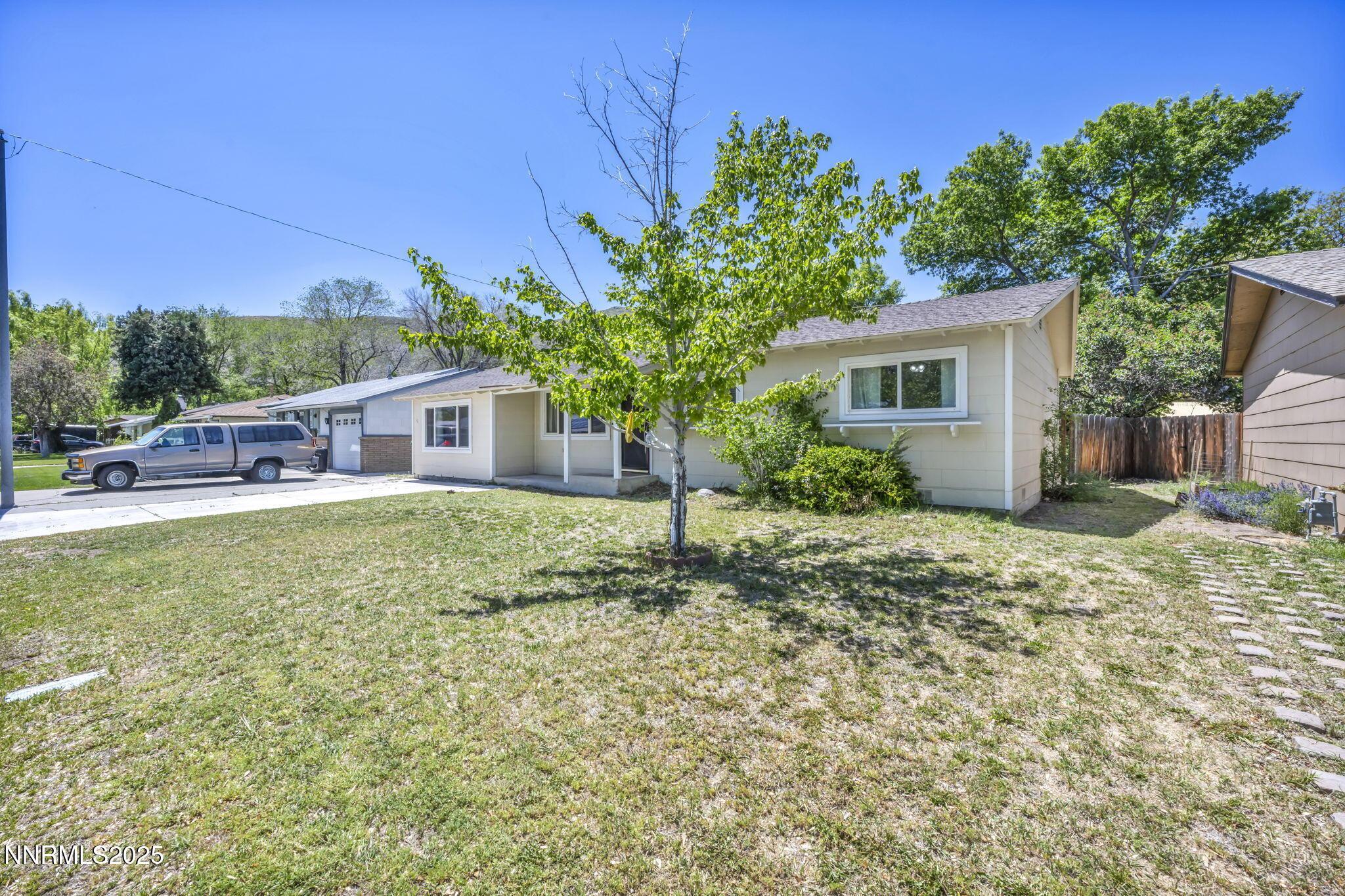 Image 2: 3-web-or-mls-218-albany-ave