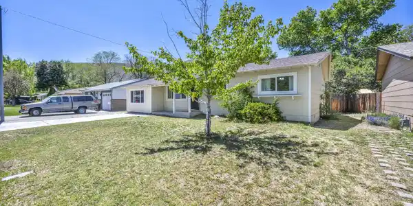 Image 2: 3-web-or-mls-218-albany-ave