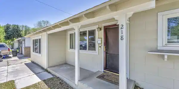 Image 4: 5-web-or-mls-218-albany-ave