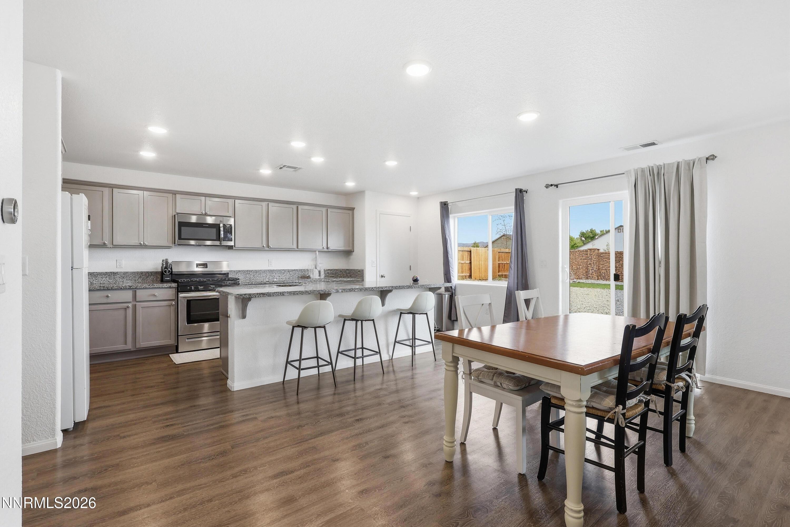 Image 4: 2278_EVELYNN_010