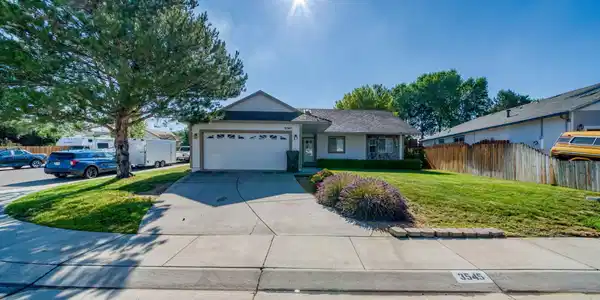 3545 Smoketree Avenue