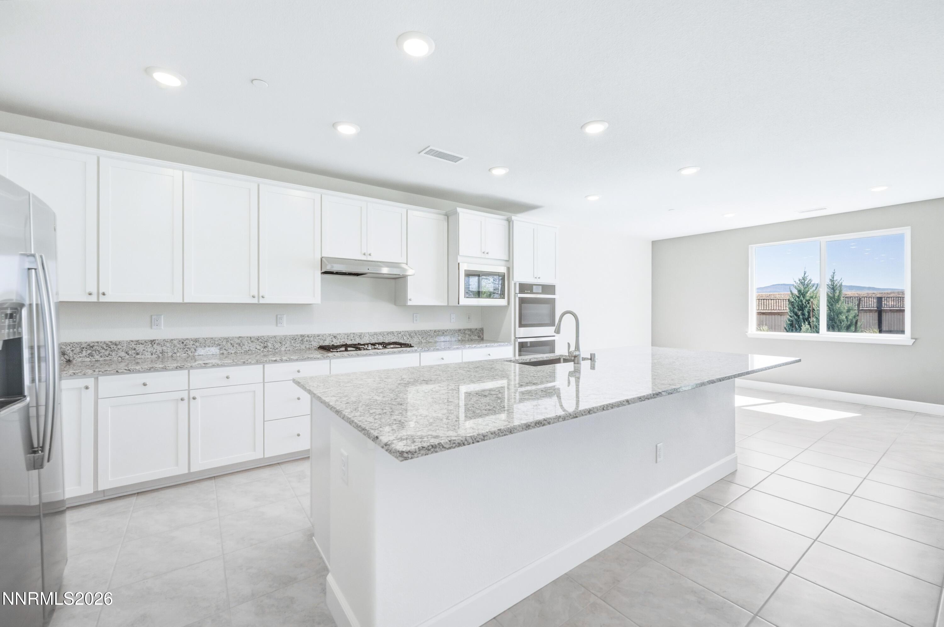 Image 4: Pilot-1022
