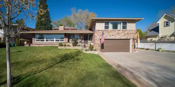 2075 Lakeside Drive