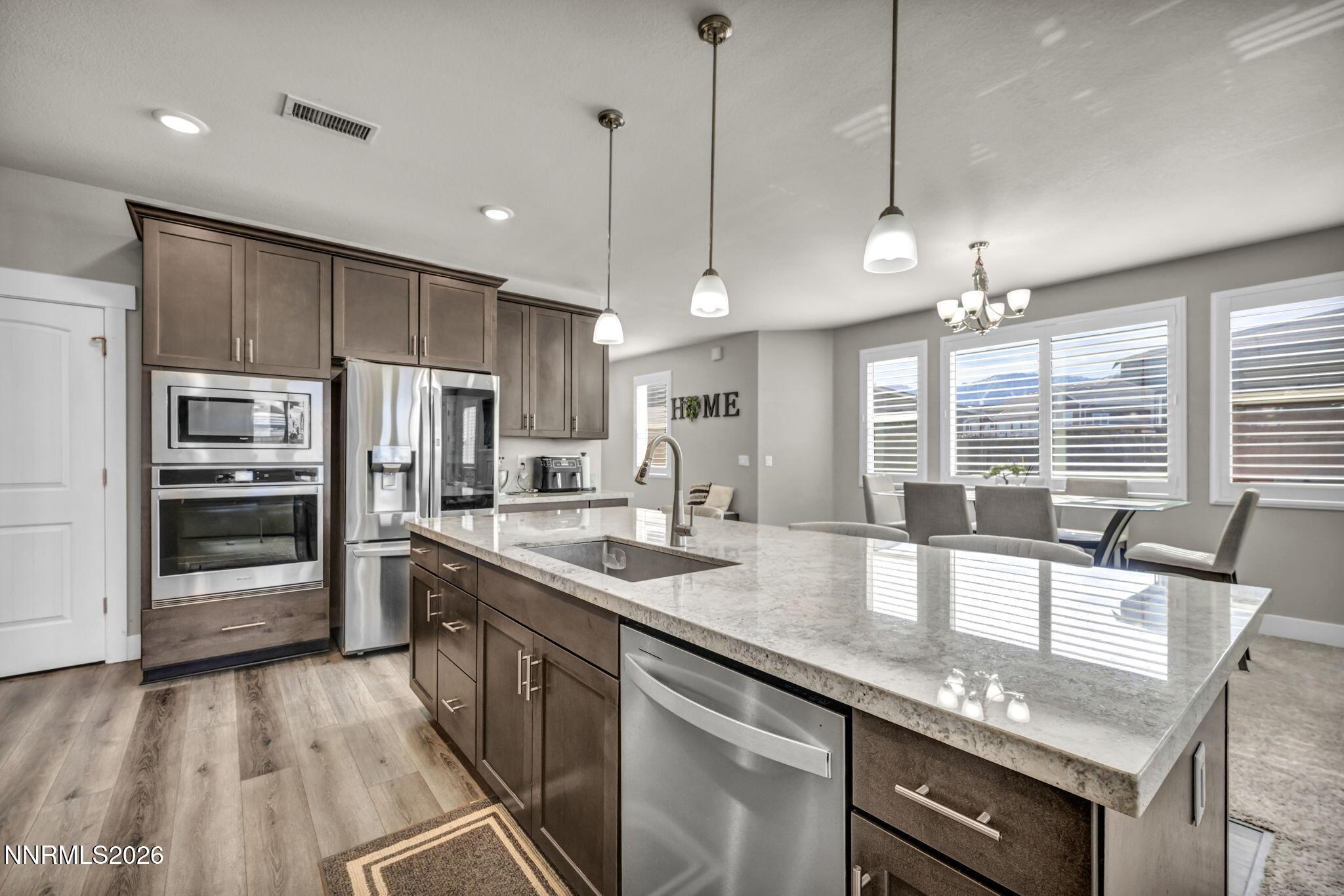 Image 2: 48-web-or-mls-944-los-alamitos-st