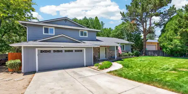 5885 Foxtail Drive