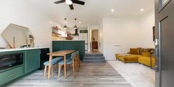 Image 2: 014-010-Interior-1800x1200