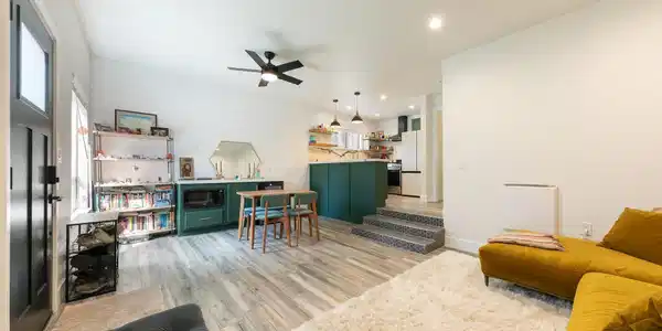 Image 3: 016-011-Interior-1800x1200