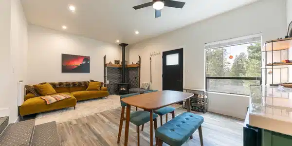 Image 4: 017-019-Interior-1800x1200