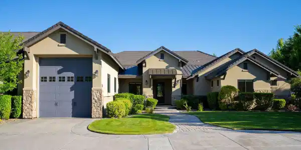 7800 Lakeside Drive