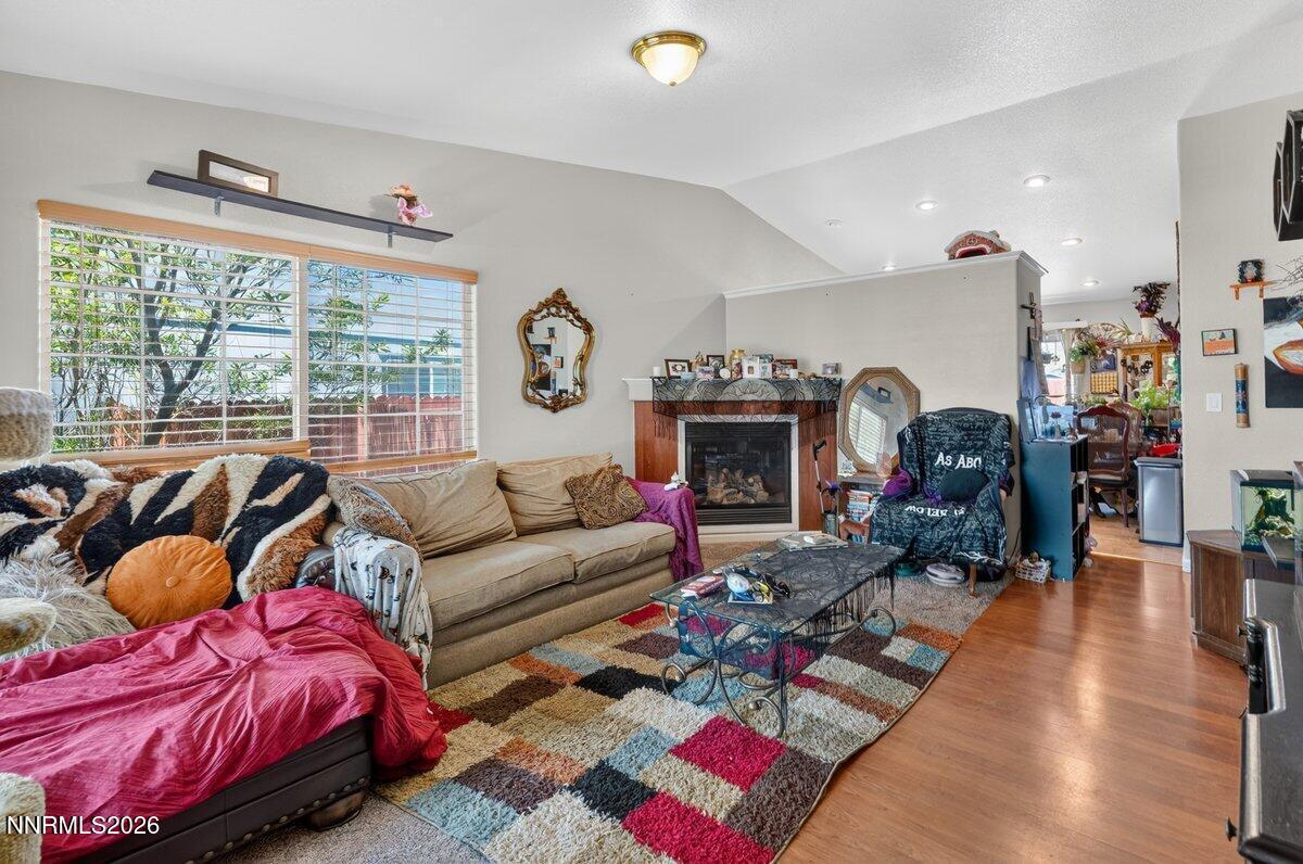 Image 3: Living Room