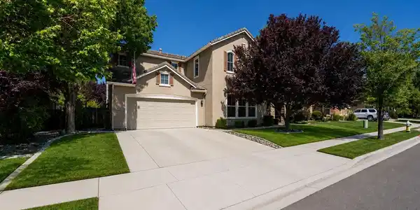Image 3: front yard 2