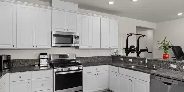 Image 3: Kitchen