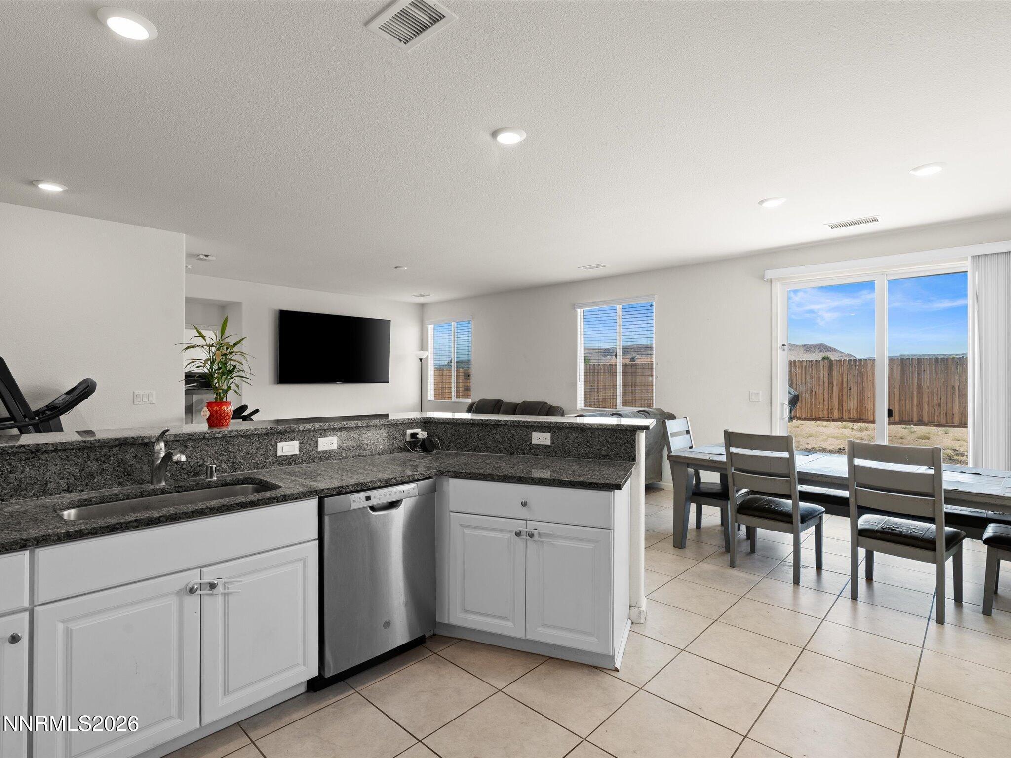 Image 4: Kitchen 2