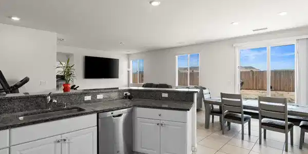 Image 4: Kitchen 2