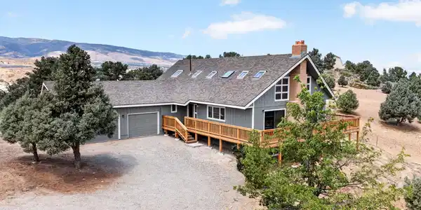 Image 2: 2-web-or-mls-009_DJI_20260811122430_0019