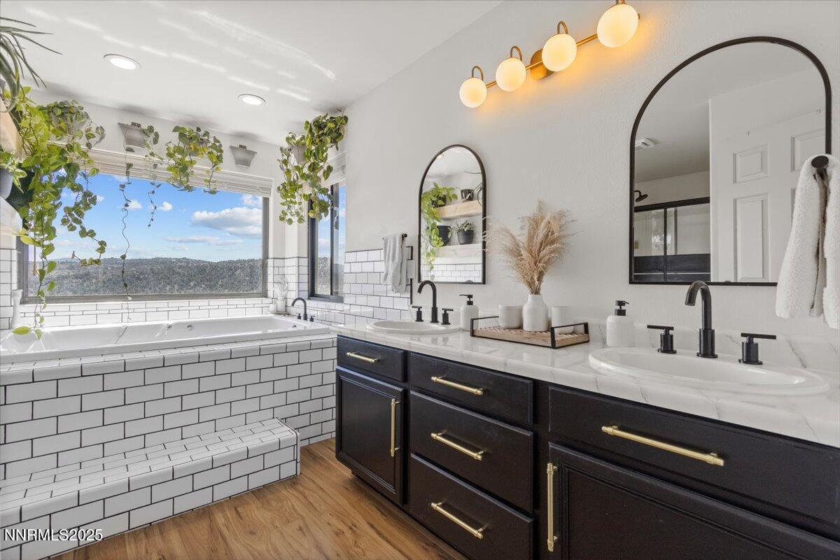 Image 1: 03-IMG_8377