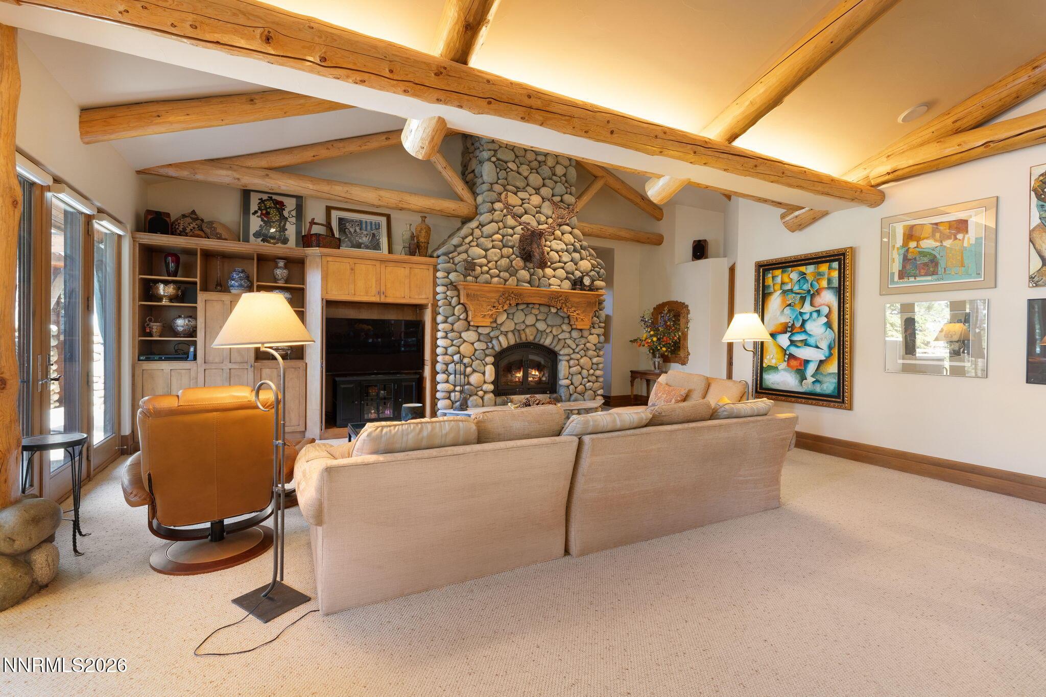 Image 4: 10-web-or-mls-726 Lakeshore interior-11