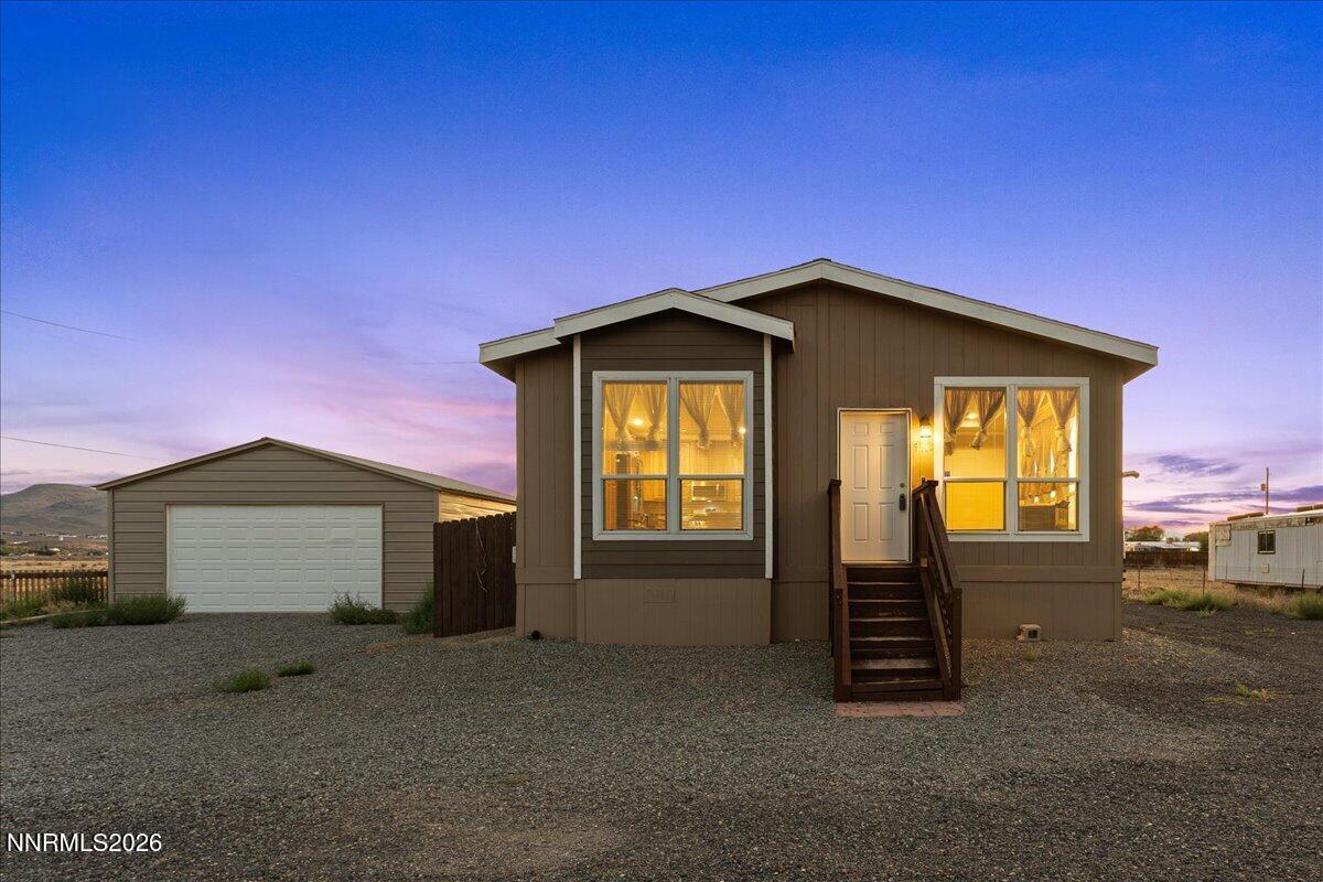 Image 2: 77-3913 Amber Street Silver Springs NV 8