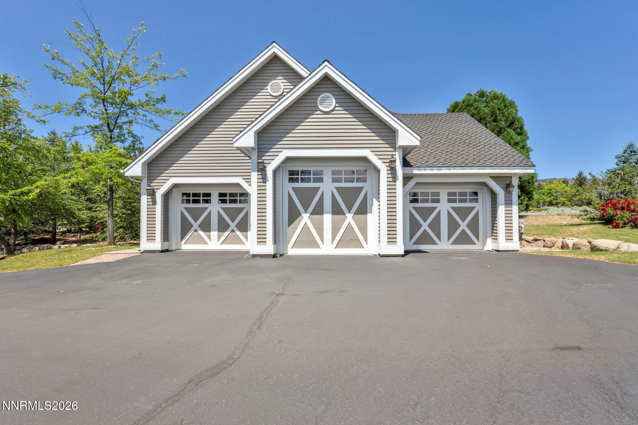 Image 2: Detached Garages