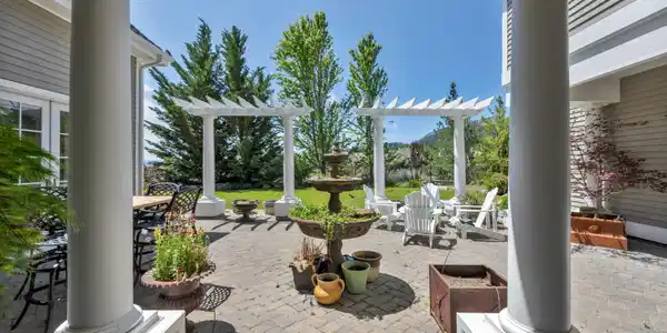 Image 4: Back Patio
