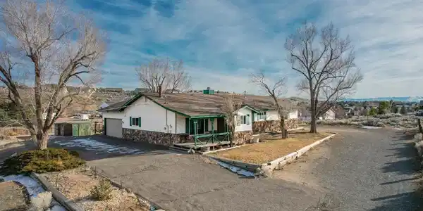 2715 Henning Lane