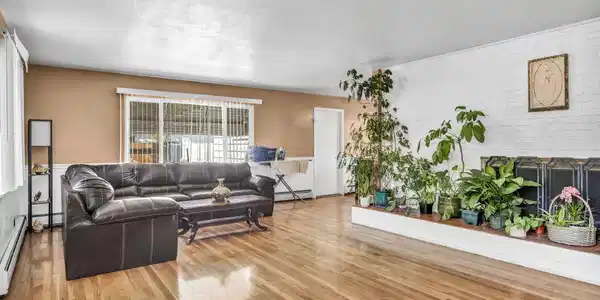 Image 3: 28-web-or-mls-724-w-5th-st