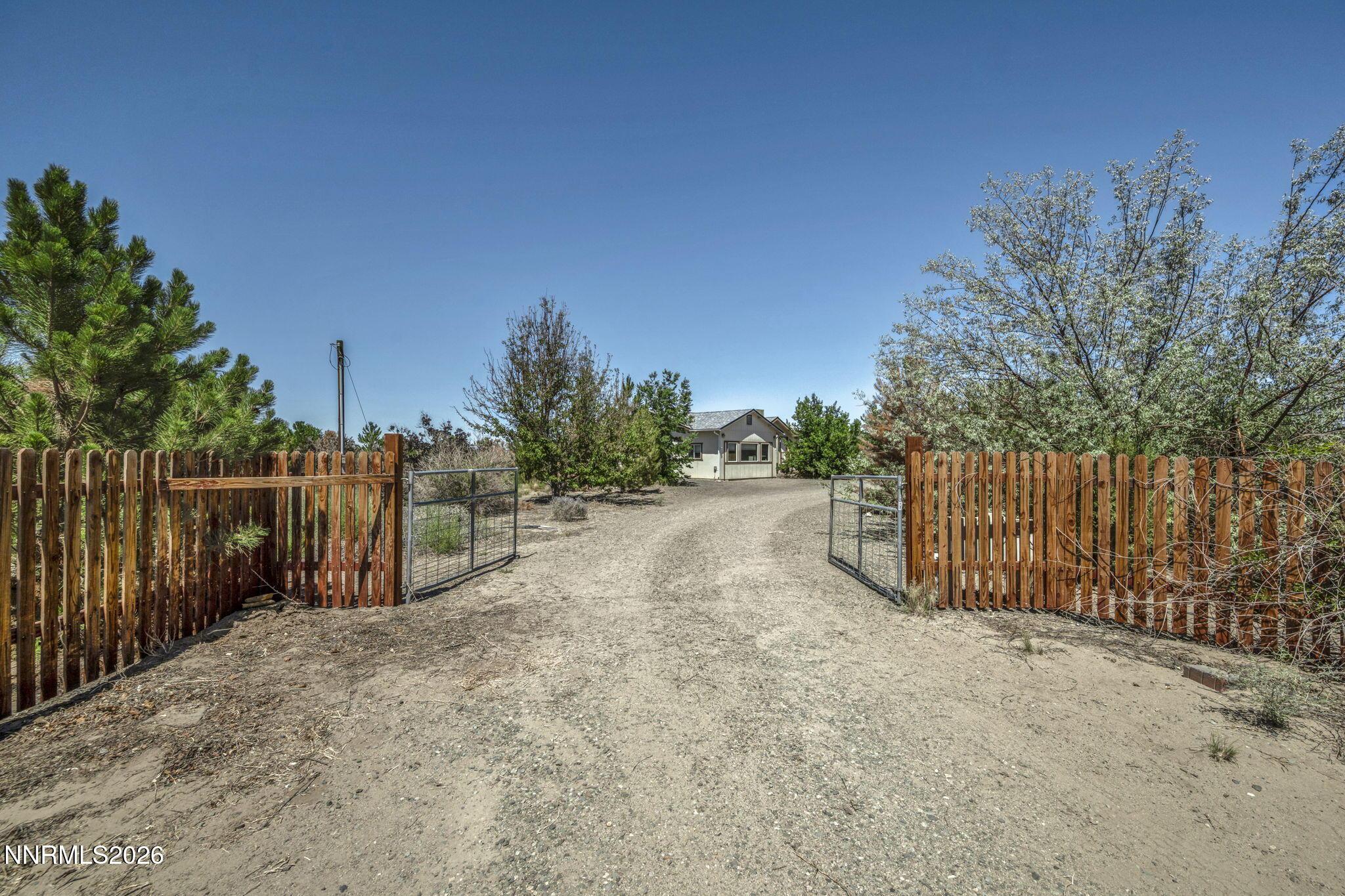 Image 3: 24-web-or-mls-2210-fox-st