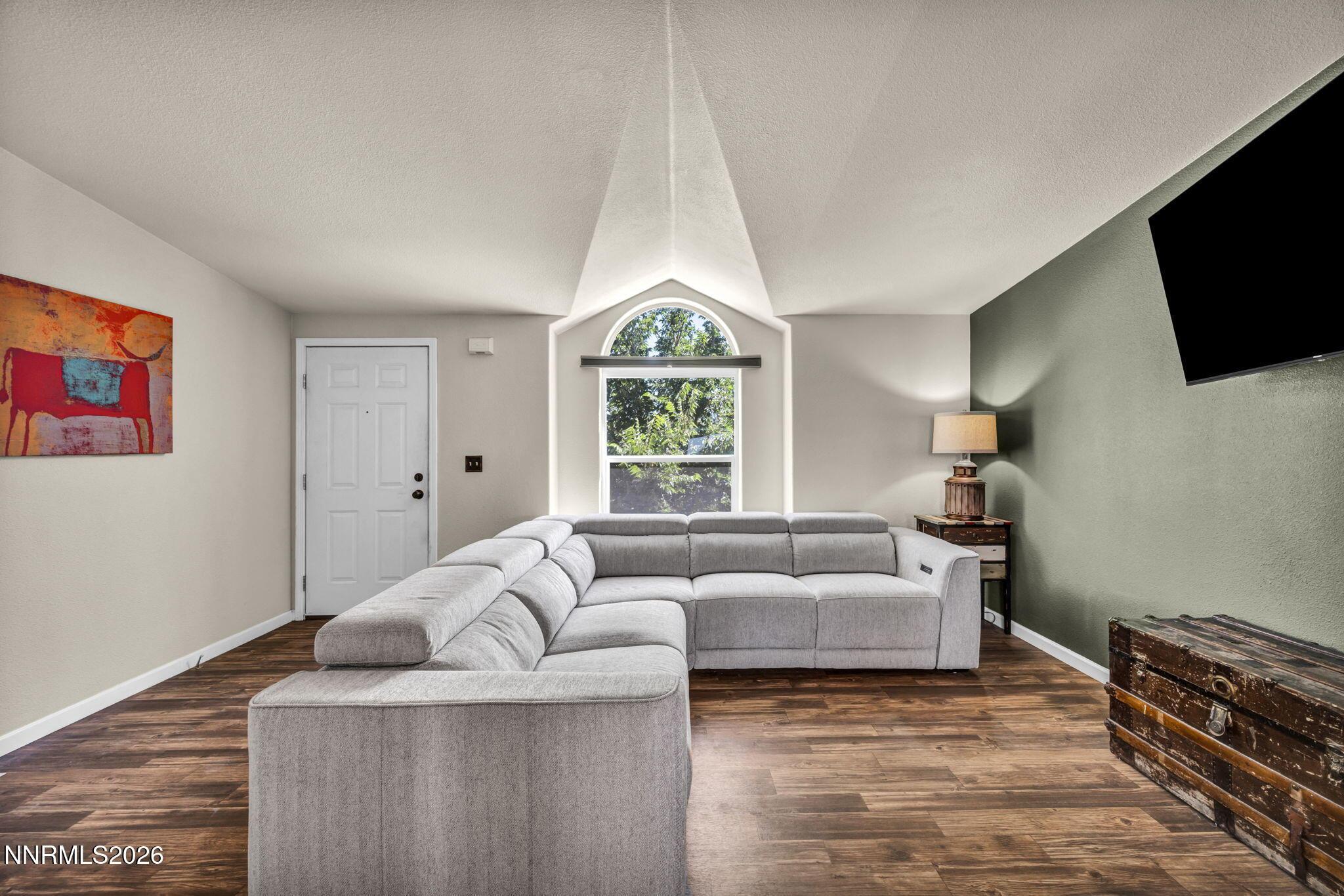 Image 4: 41-web-or-mls-2210-fox-st