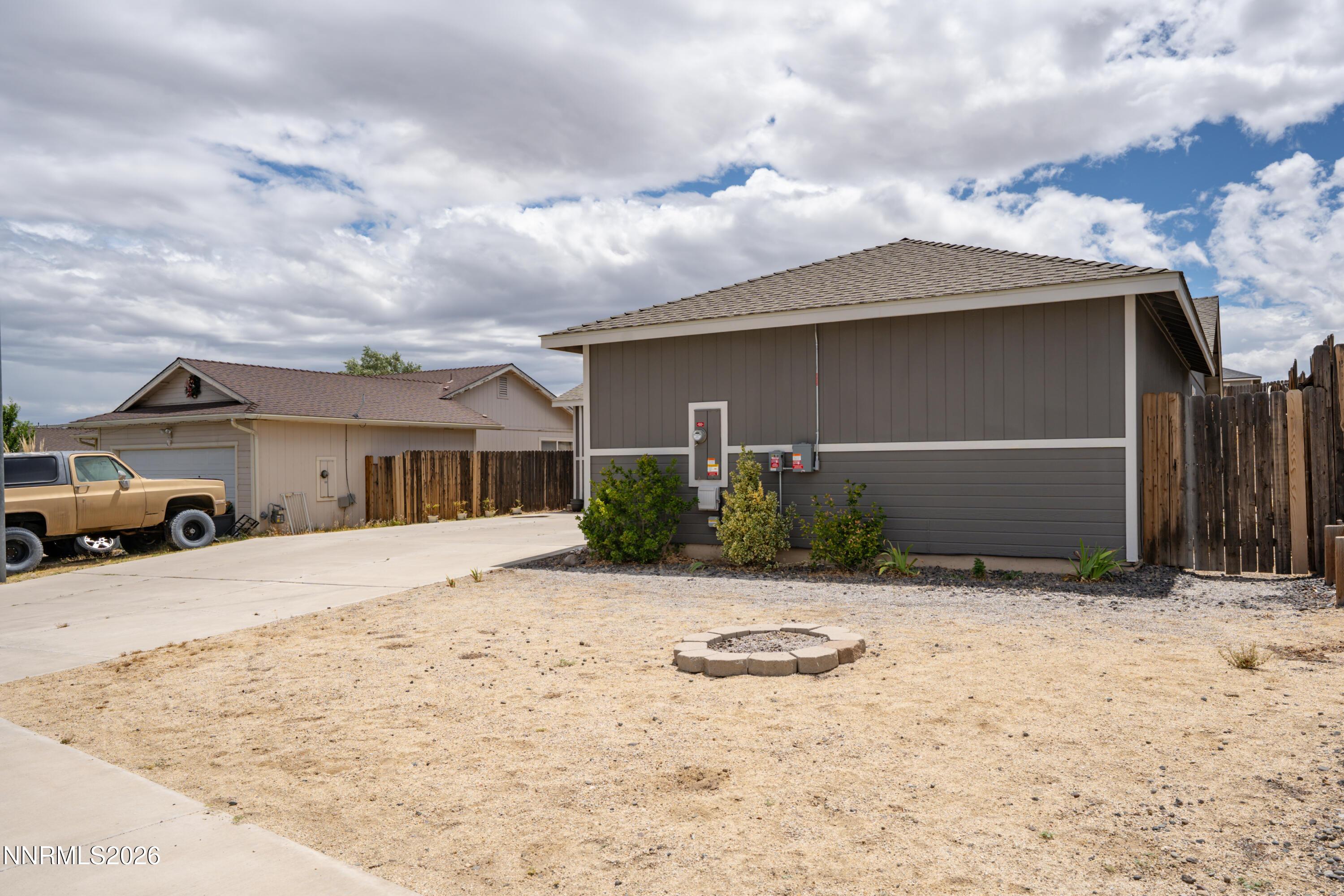 Image 3: 03-333 Emigrant Wy Fernley NV 89408 (3 o
