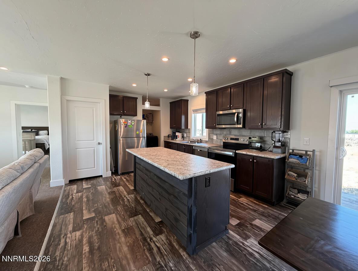 Image 4: Kitchen2