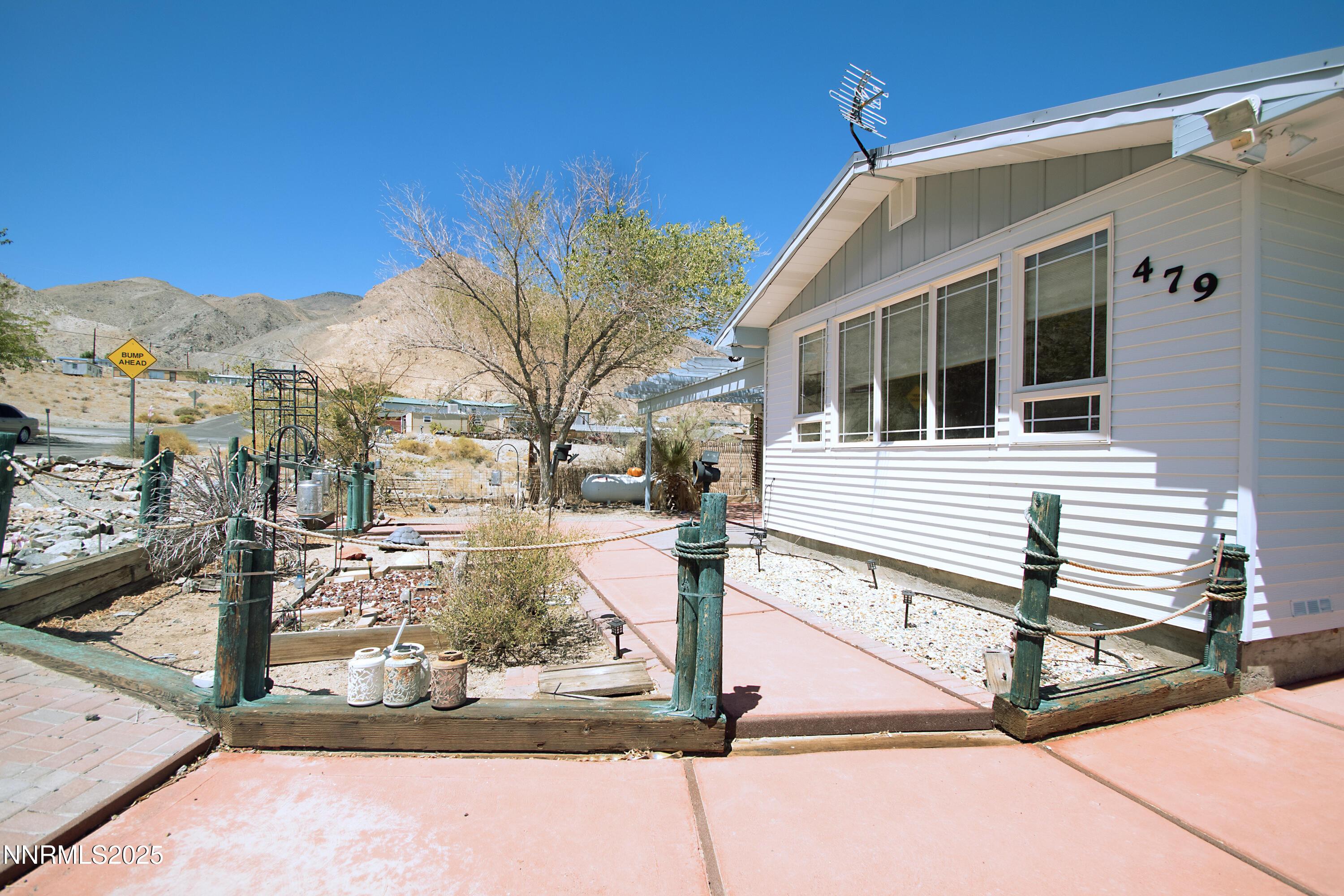 Image 4: Front Garden