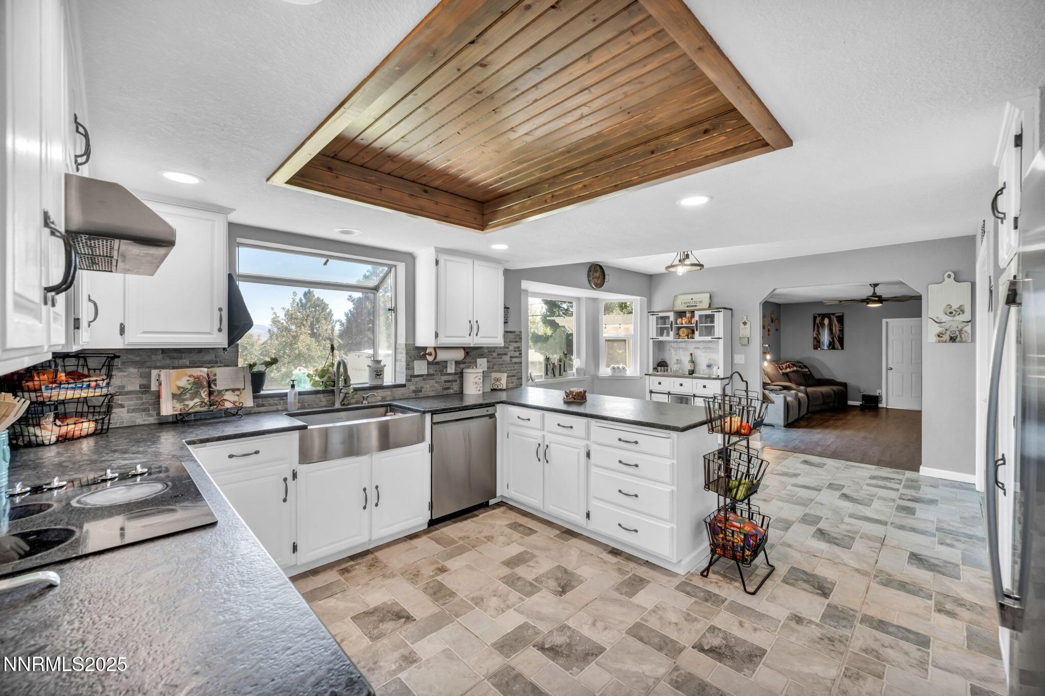 Image 3: 53-web-or-mls-3351-harvard-dr