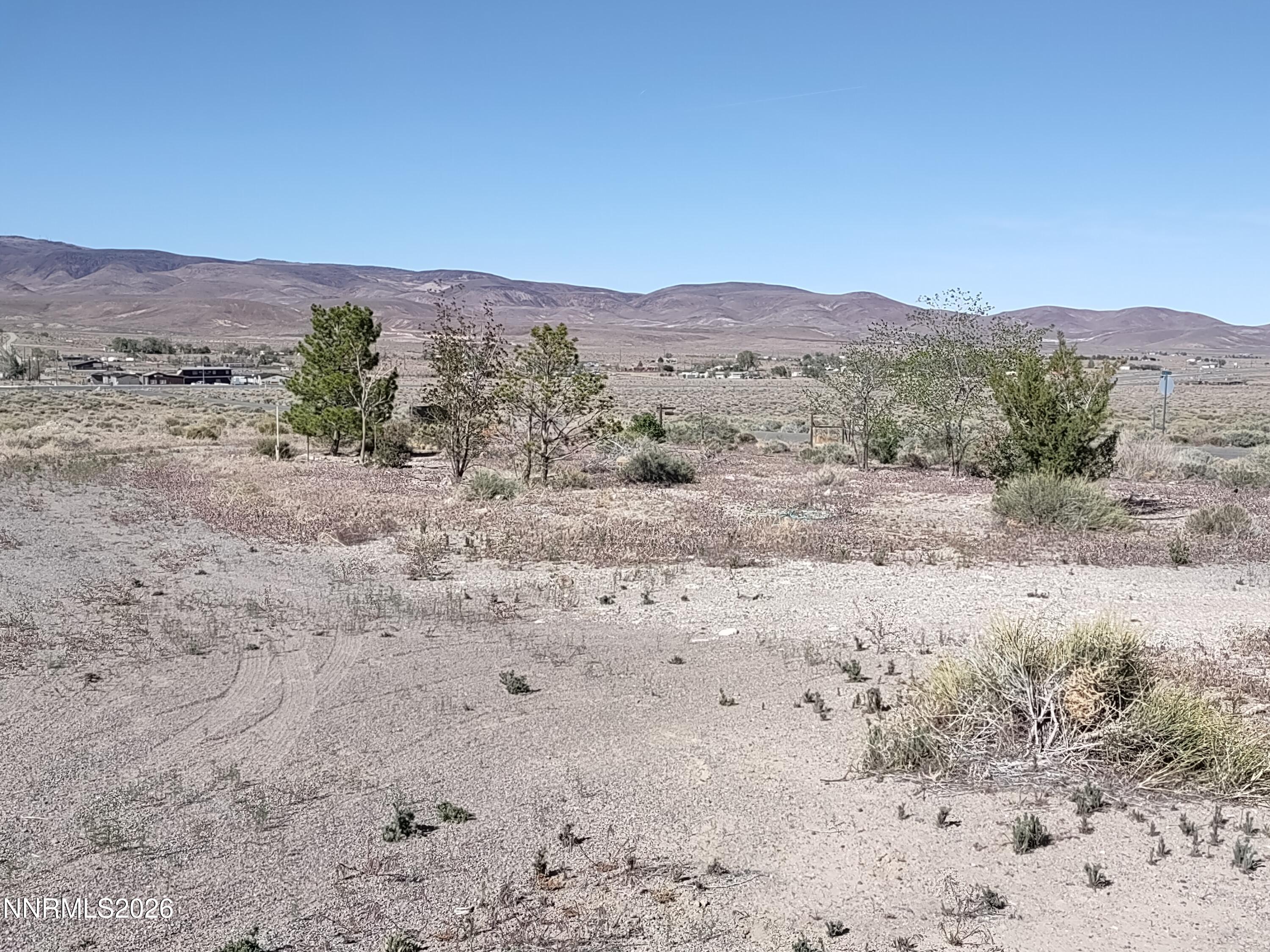 Image 4: view of Shirlee and valley in distance