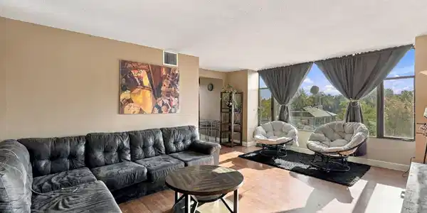 Image 2: Living Room