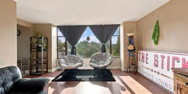 Image 4: Living room 2