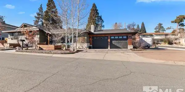 384 Sunset Dr