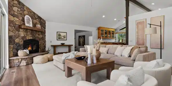 Image 4: 21-232 Beverly Way-208